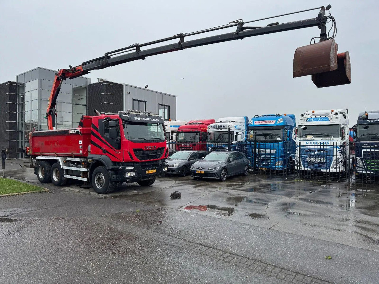 Iveco Trakker 500 6X4 EURO 6 KIPPER + PALFINGER PK1800 - Camion grue: photos 3 Iveco Trakker 500 6X4 EURO 6 KIPPER + PALFINGER PK1800 - Camion grue: photos 3
