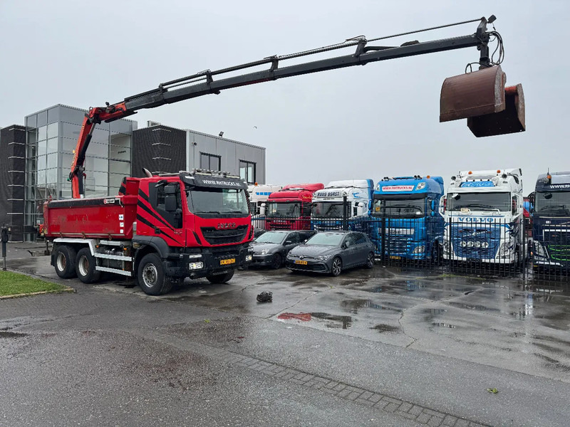 Iveco Trakker 500 6X4 EURO 6 KIPPER + PALFINGER PK18002 FULL STEEL - Camion benne, Camion grue: photos 2 Iveco Trakker 500 6X4 EURO 6 KIPPER + PALFINGER PK18002 FULL STEEL - Camion benne, Camion grue: photos 2