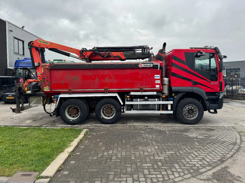 Camion benne, Camion grue Iveco Trakker 500 6X4 EURO 6 KIPPER + PALFINGER PK18002 FULL STEEL: photos 16