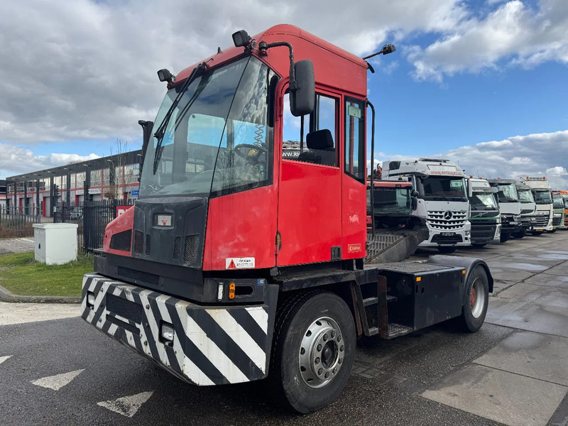 Kalmar TT612D 4X2 - Tracteur portuaire: photos 1 Kalmar TT612D 4X2 - Tracteur portuaire: photos 1