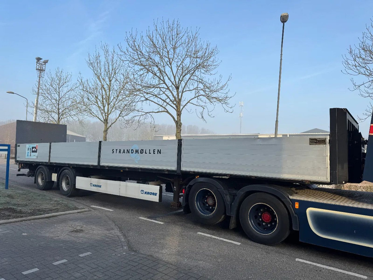 Krone SZ - 2 AXLE BPW + STEERING + ZEPRO Z 2500-150 MA - Semi-remorque plateau: photos 1 Krone SZ - 2 AXLE BPW + STEERING + ZEPRO Z 2500-150 MA - Semi-remorque plateau: photos 1