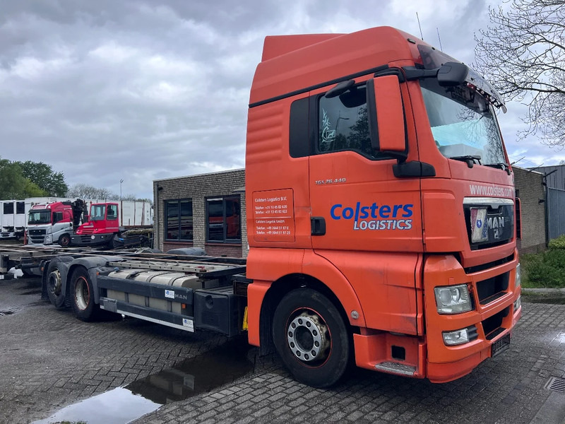 MAN TGX 26.440 XLX 6X2 EURO 5 - BDF CHASSIS + RETARDER - Camion porte-conteneur/ Caisse mobile: photos 3 MAN TGX 26.440 XLX 6X2 EURO 5 - BDF CHASSIS + RETARDER - Camion porte-conteneur/ Caisse mobile: photos 3