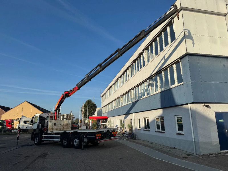 Renault C460 6X2 EURO 6 PALFINGER PK33002 + REMOTE CONTROL ENIGINE RUNNING - Camion grue: photos 4 Renault C460 6X2 EURO 6 PALFINGER PK33002 + REMOTE CONTROL ENIGINE RUNNING - Camion grue: photos 4