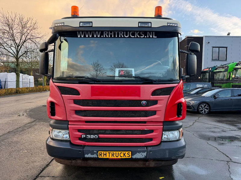 Scania P320 6X2 - EURO 6 + HIAB XS 144 HIPRO + REMOTE + HIAB HOOK + RETARDER - Camion grue: photos 3 Scania P320 6X2 - EURO 6 + HIAB XS 144 HIPRO + REMOTE + HIAB HOOK + RETARDER - Camion grue: photos 3