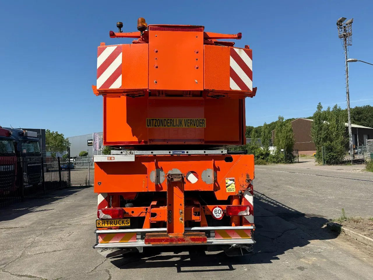 Scania P380 8X4 + FAUN HK40 + FLYJIB + BALLASTBL. 6,9 T - Camion grue: photos 5 Scania P380 8X4 + FAUN HK40 + FLYJIB + BALLASTBL. 6,9 T - Camion grue: photos 5
