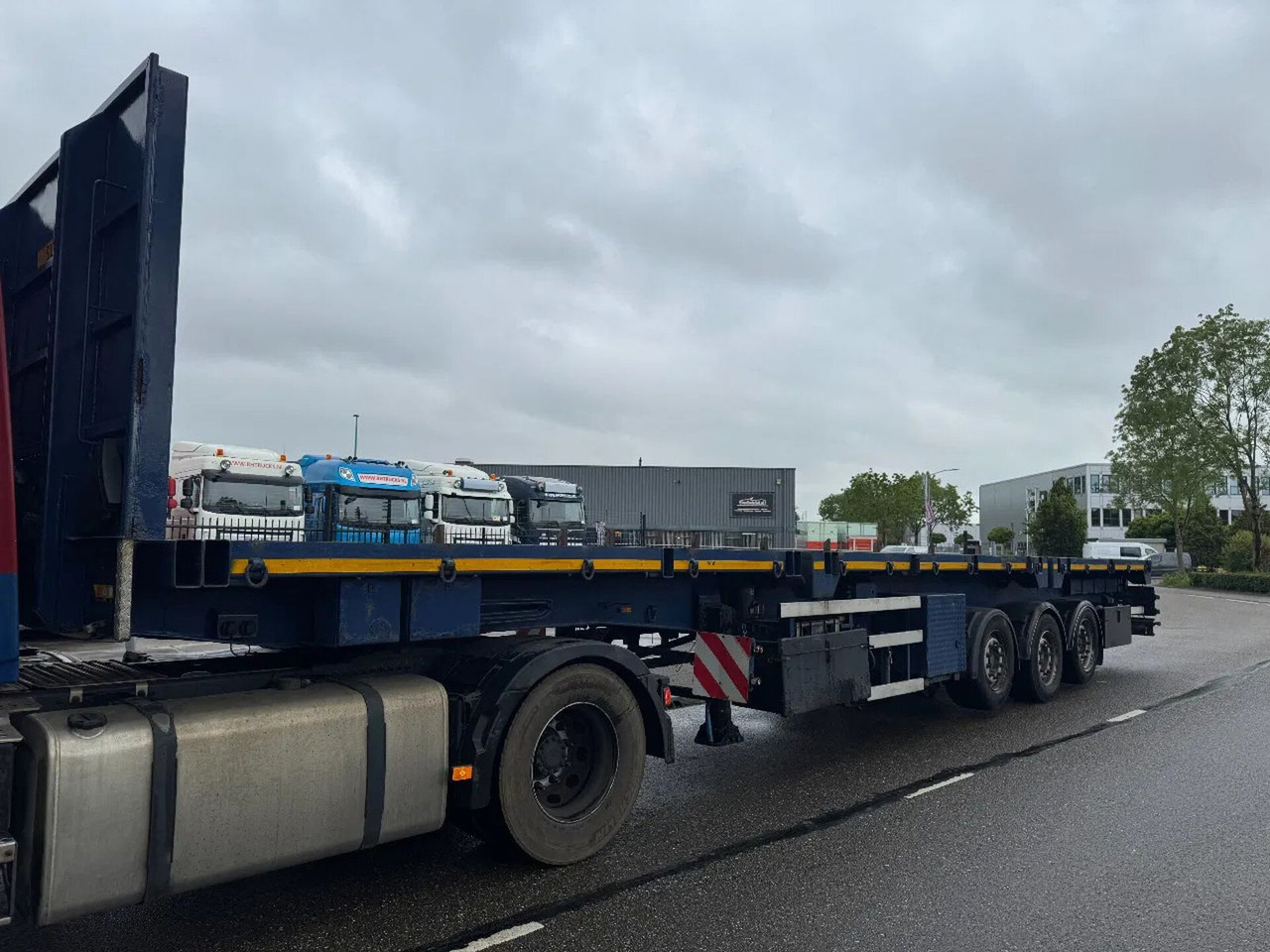 Schmidt HAGEN 3 AXLE + LIFTING AXLE - Semi-remorque plateau: photos 2 Schmidt HAGEN 3 AXLE + LIFTING AXLE - Semi-remorque plateau: photos 2