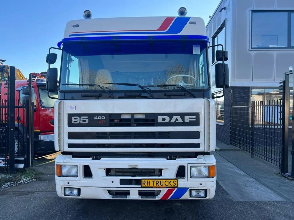 DAF 95.400 4X2 RESTORED/RESTAURIERT/GERESTAUREERD - Tracteur routier: photos 2 DAF 95.400 4X2 RESTORED/RESTAURIERT/GERESTAUREERD - Tracteur routier: photos 2