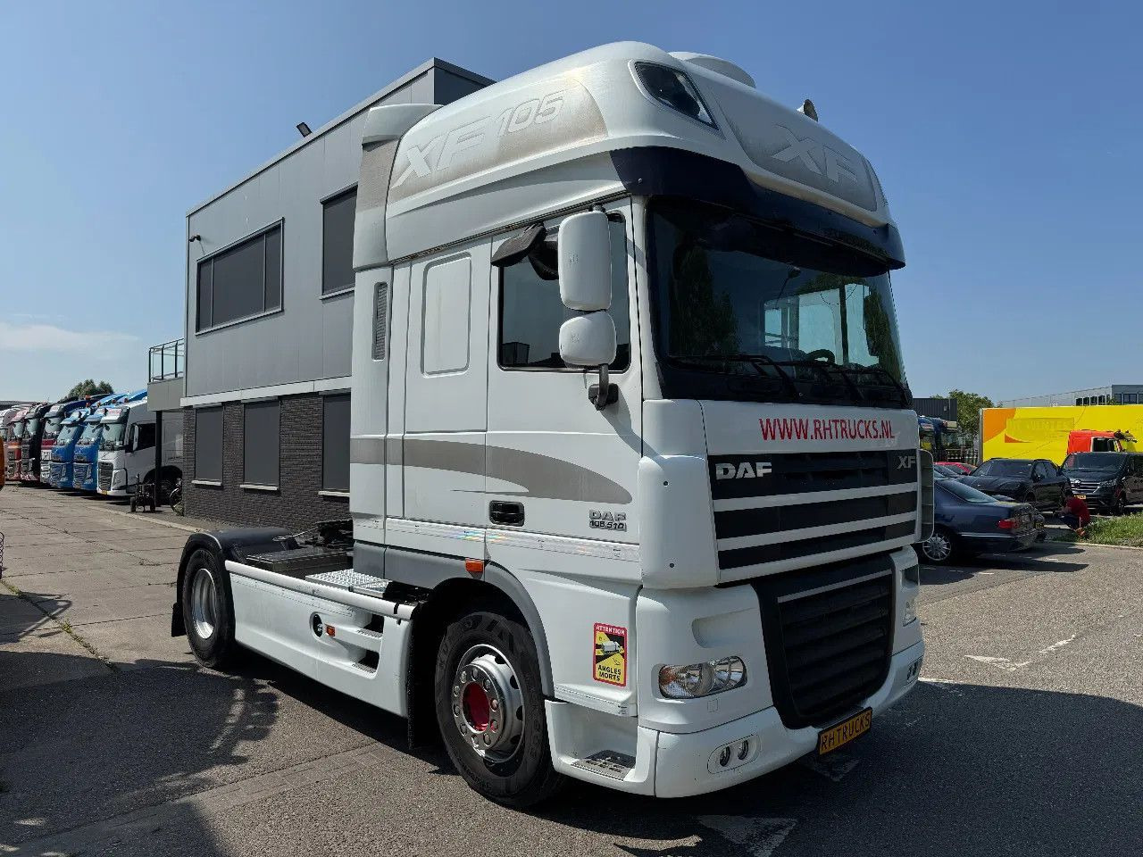DAF XF 105.510 4X2 SKIRTS ADR RETARDER STANDKLIMA - Tracteur routier: photos 3 DAF XF 105.510 4X2 SKIRTS ADR RETARDER STANDKLIMA - Tracteur routier: photos 3