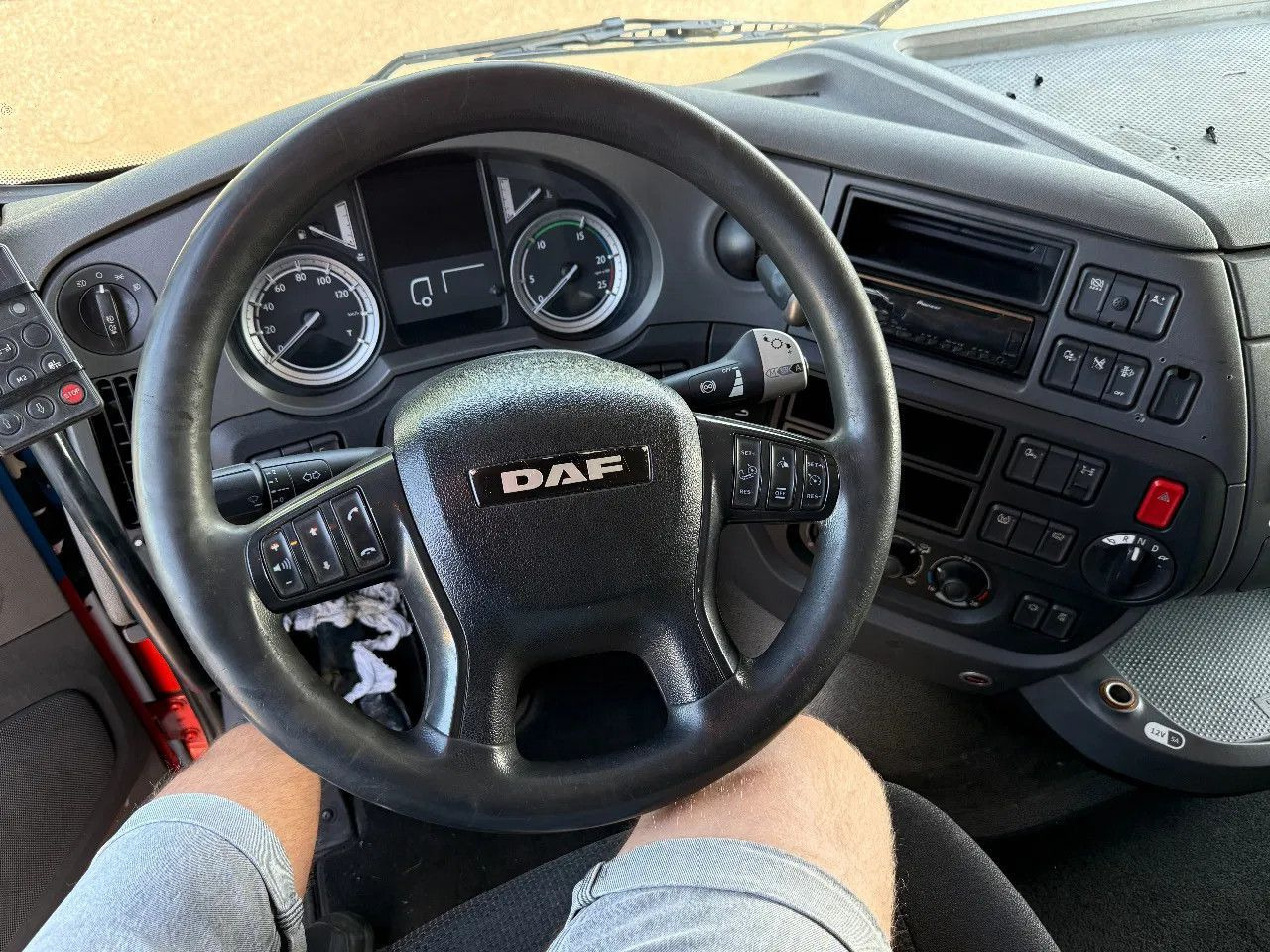 Tracteur routier DAF XF 440 4X2 ENGINE RUNNING BUT TICKING!: photos 13