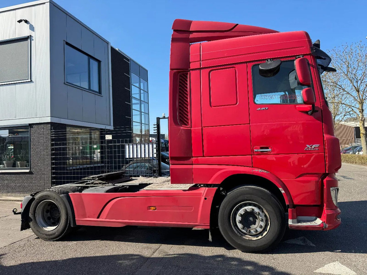 DAF XF 440 4X2 EURO 6 SKIRTS 2017 - Tracteur routier: photos 4 DAF XF 440 4X2 EURO 6 SKIRTS 2017 - Tracteur routier: photos 4