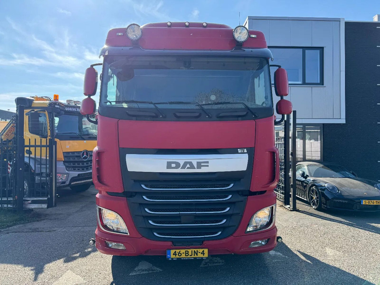 DAF XF 440 4X2 EURO 6 SKIRTS 2017 - Tracteur routier: photos 2 DAF XF 440 4X2 EURO 6 SKIRTS 2017 - Tracteur routier: photos 2