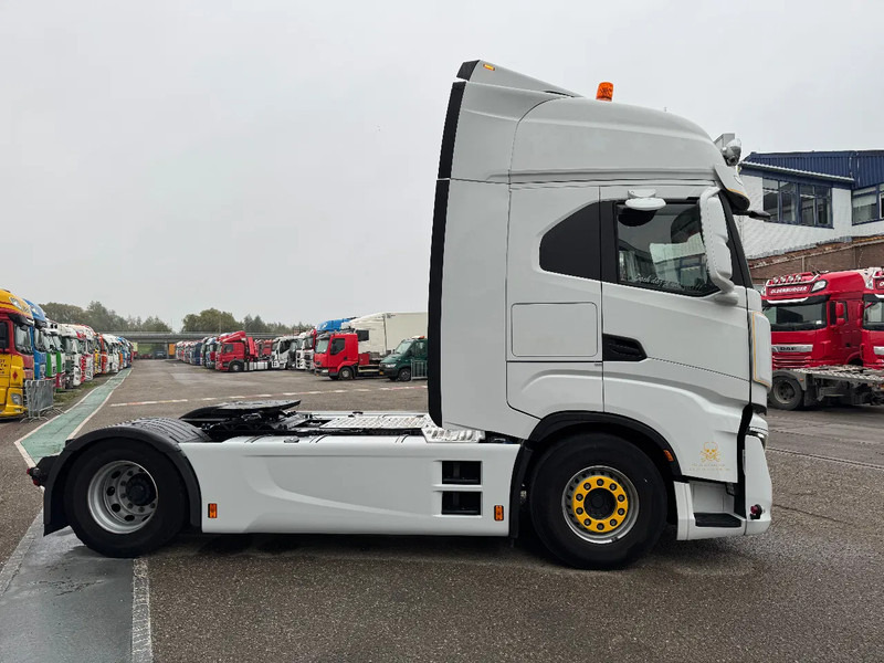 Iveco S-WAY 460 4X2 EURO 6 SKIRTS DOUBLE TANK - Tracteur routier: photos 4 Iveco S-WAY 460 4X2 EURO 6 SKIRTS DOUBLE TANK - Tracteur routier: photos 4