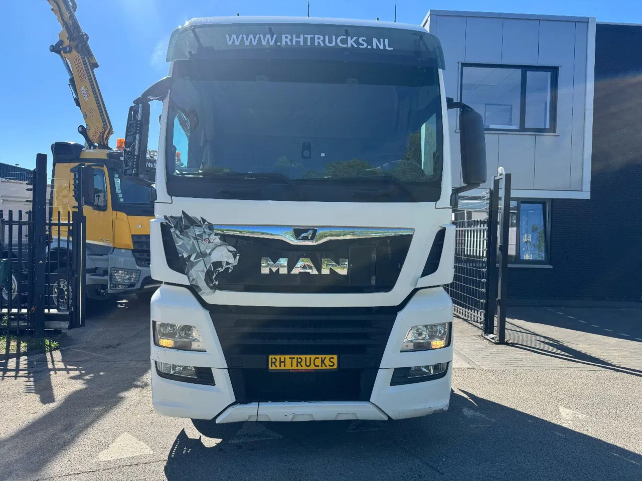 MAN TGX 26.460 6X2 EURO 6 + RETARDER - ONLY 643.422 - Tracteur routier: photos 3 MAN TGX 26.460 6X2 EURO 6 + RETARDER - ONLY 643.422 - Tracteur routier: photos 3