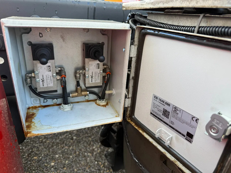 Mercedes-Benz Actros 1842 4X2 MEGA + LIFTING DISH (HEFSCHOTEL) - Tracteur routier: photos 3 Mercedes-Benz Actros 1842 4X2 MEGA + LIFTING DISH (HEFSCHOTEL) - Tracteur routier: photos 3