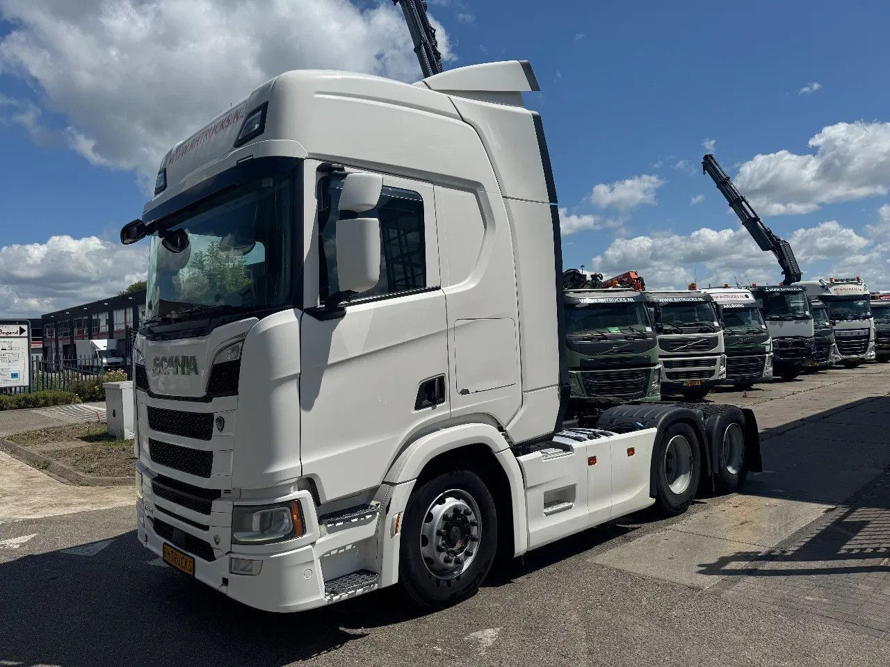 Scania R520 V8 NGS 6X4 EURO 6 - Tracteur routier: photos 1 Scania R520 V8 NGS 6X4 EURO 6 - Tracteur routier: photos 1
