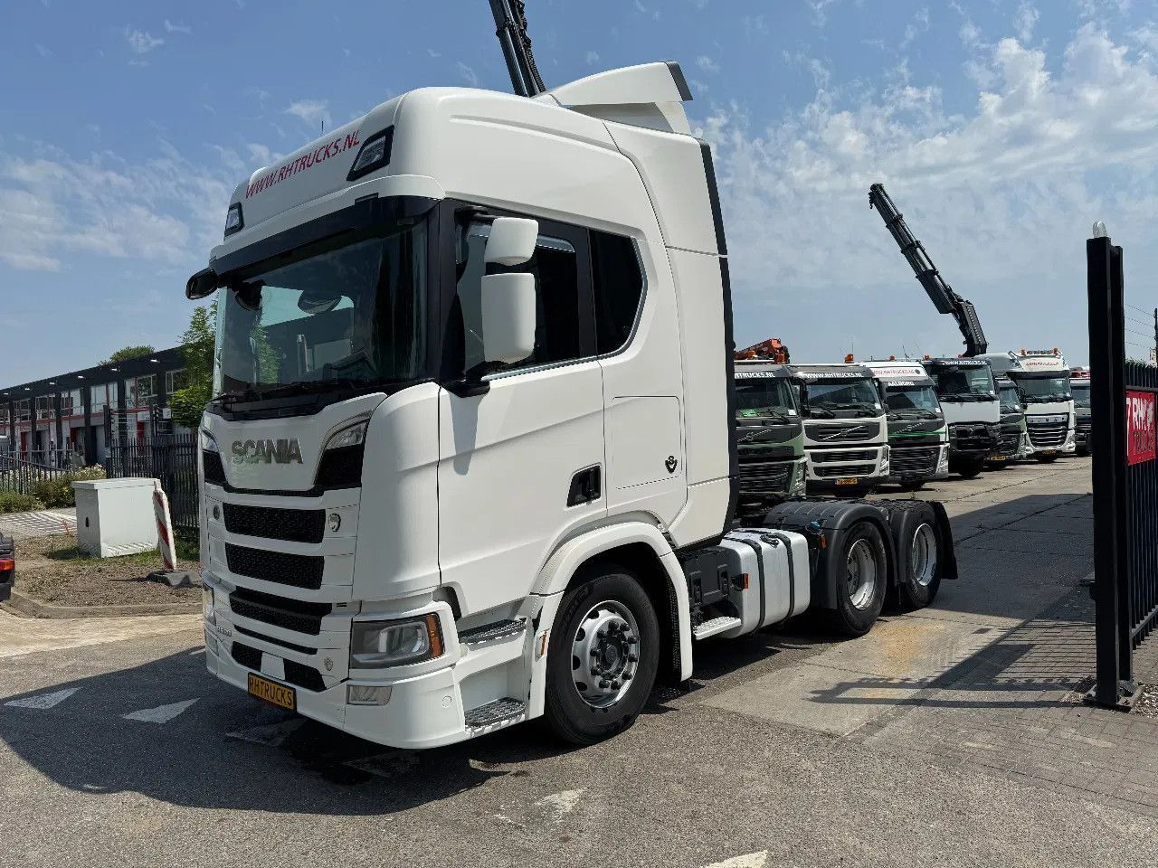 Scania R580 V8 NGS 6X4 EURO 6 RETARDER - Tracteur routier: photos 1 Scania R580 V8 NGS 6X4 EURO 6 RETARDER - Tracteur routier: photos 1