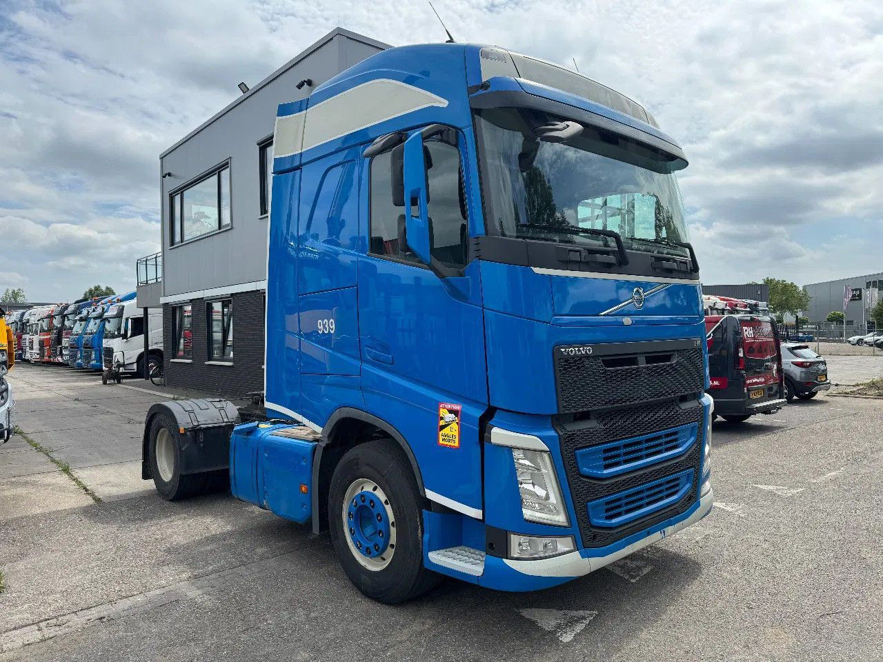 Volvo FH 420 4X2 EURO 6 SPOILERS - Tracteur routier: photos 3 Volvo FH 420 4X2 EURO 6 SPOILERS - Tracteur routier: photos 3