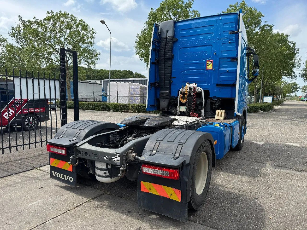 Volvo FH 420 4X2 EURO 6 SPOILERS - Tracteur routier: photos 5 Volvo FH 420 4X2 EURO 6 SPOILERS - Tracteur routier: photos 5