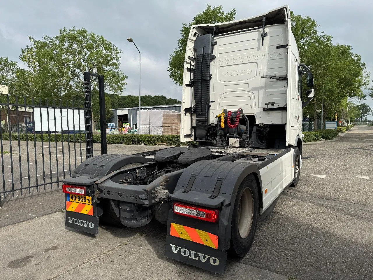 Volvo FH 460 4X2 EURO 6 SKIRTS SPOILERS HYDRAULIC - Tracteur routier: photos 5 Volvo FH 460 4X2 EURO 6 SKIRTS SPOILERS HYDRAULIC - Tracteur routier: photos 5