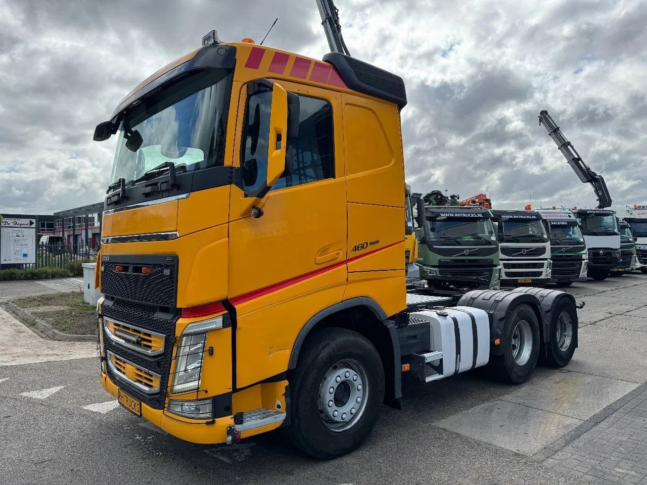 Volvo FH 460 6X4 EURO 6 HYDRAULIC LOW CAB - Tracteur routier: photos 1 Volvo FH 460 6X4 EURO 6 HYDRAULIC LOW CAB - Tracteur routier: photos 1