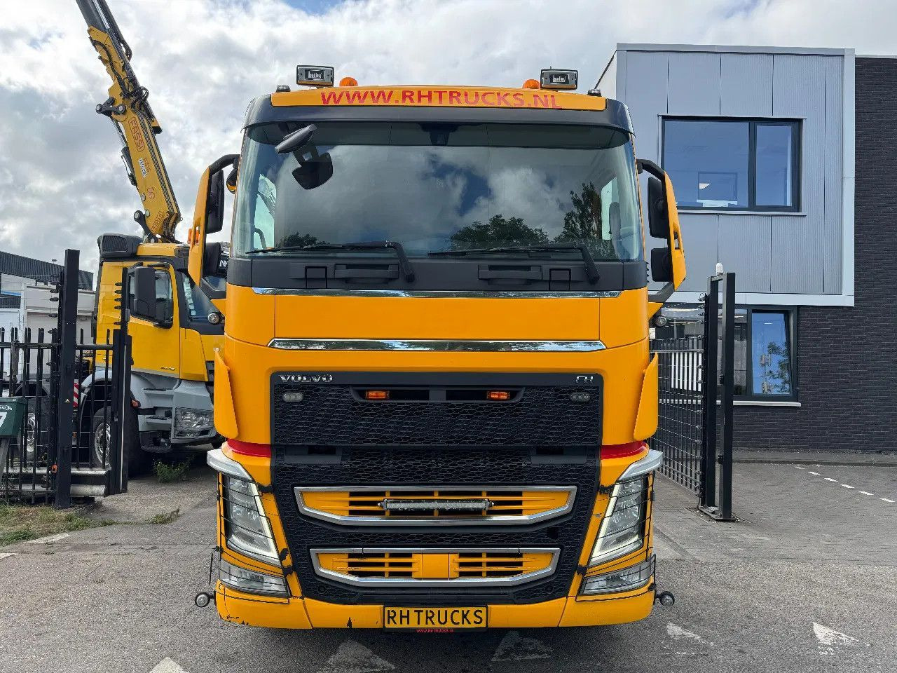 Volvo FH 460 6X4 EURO 6 HYDRAULIC LOW CAB - Tracteur routier: photos 2 Volvo FH 460 6X4 EURO 6 HYDRAULIC LOW CAB - Tracteur routier: photos 2