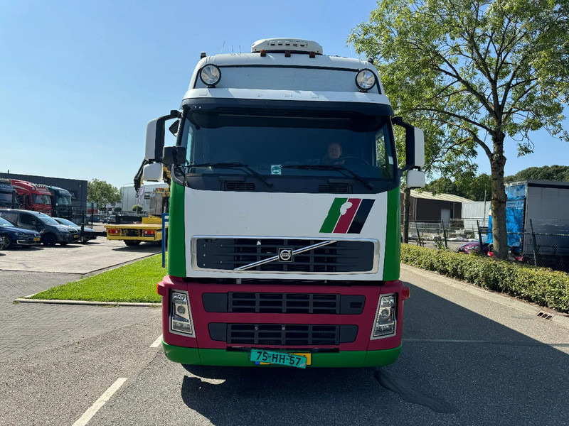 Volvo FH 12.420 6X2 - EURO 3 + HANGER NETAM-FRUEHAUF + THERMOKING + DHOLLANDIA LIFT - Camion frigorifique: photos 2 Volvo FH 12.420 6X2 - EURO 3 + HANGER NETAM-FRUEHAUF + THERMOKING + DHOLLANDIA LIFT - Camion frigorifique: photos 2