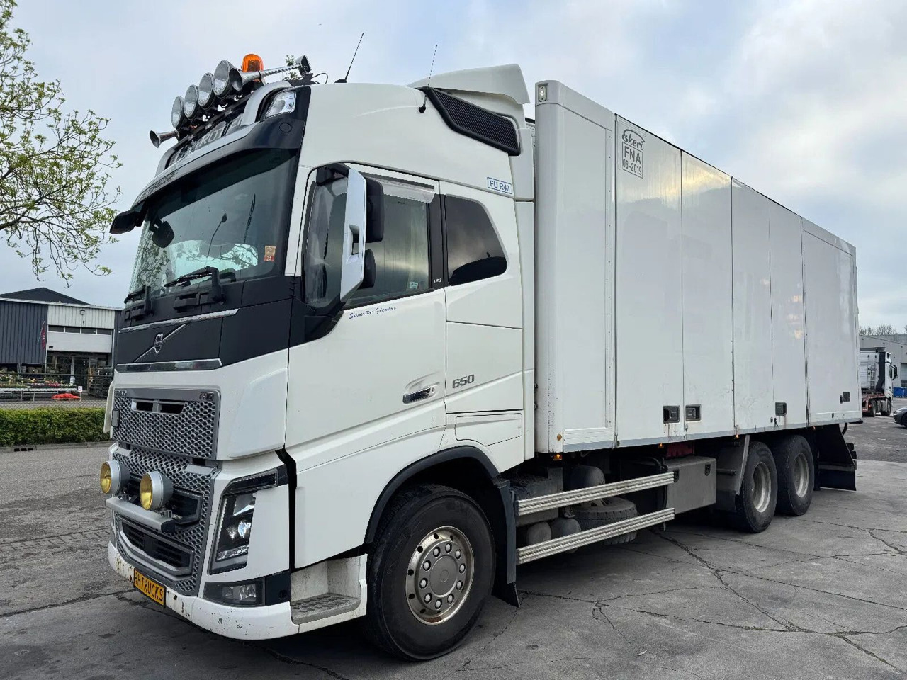 Volvo FH 16.650 6X4 - EURO 6 + CARRIER SUPRA 750 - Camion frigorifique: photos 1 Volvo FH 16.650 6X4 - EURO 6 + CARRIER SUPRA 750 - Camion frigorifique: photos 1