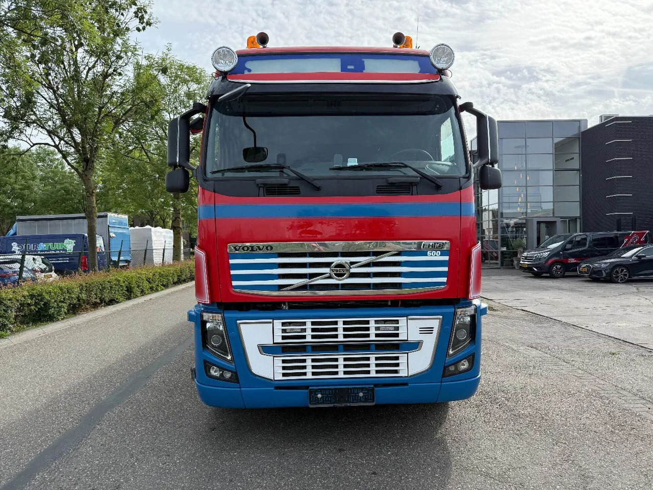 Volvo FH 600 - 6X2 - EURO 5 + HMF 2420 K5 + REMOTE - Camion plateau, Camion grue: photos 2 Volvo FH 600 - 6X2 - EURO 5 + HMF 2420 K5 + REMOTE - Camion plateau, Camion grue: photos 2