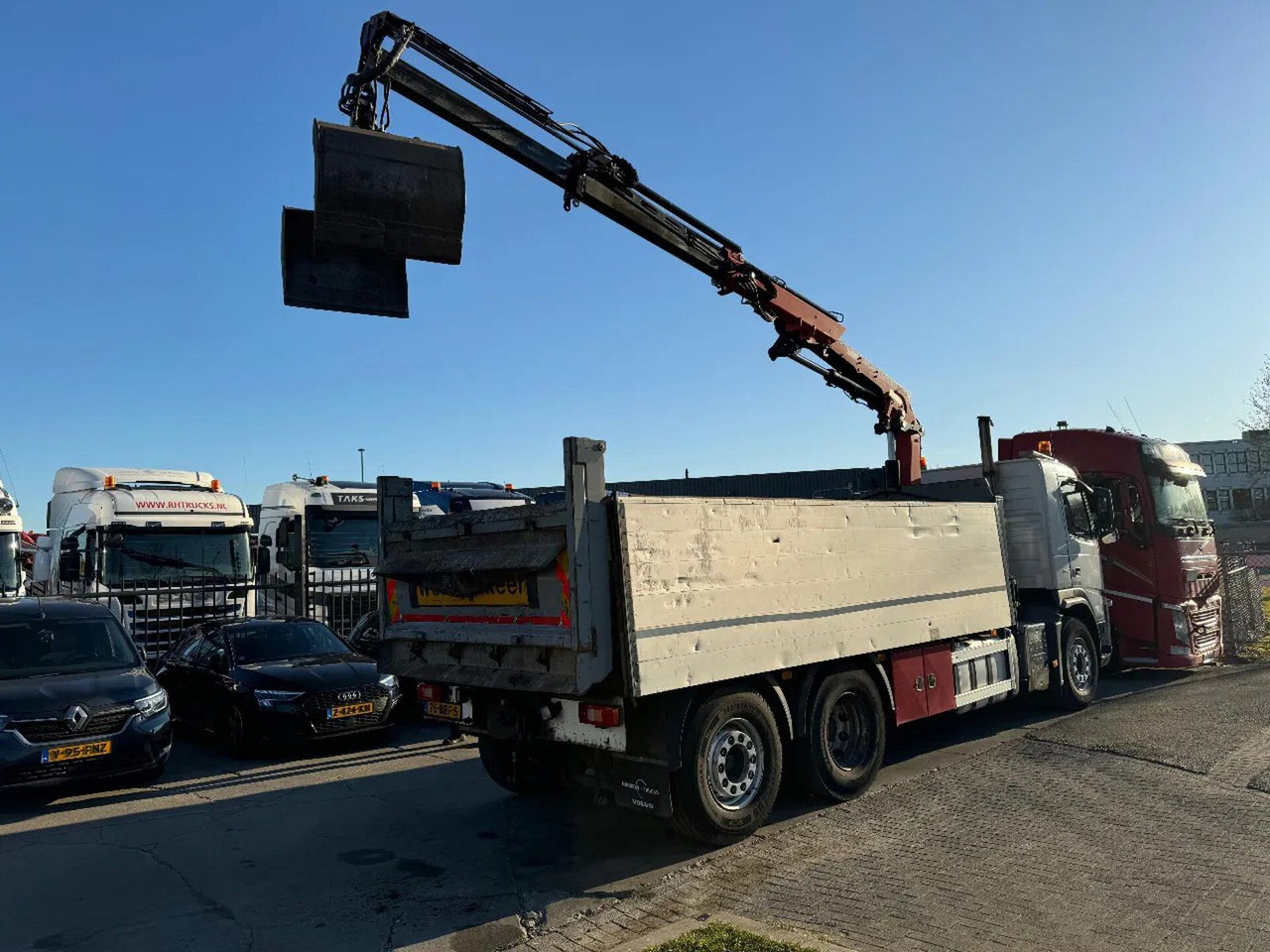 Volvo FM 330 6X2 - EURO 5 + ATLAS 126.3E A2 + REMOTE + - Camion benne, Camion grue: photos 5 Volvo FM 330 6X2 - EURO 5 + ATLAS 126.3E A2 + REMOTE + - Camion benne, Camion grue: photos 5