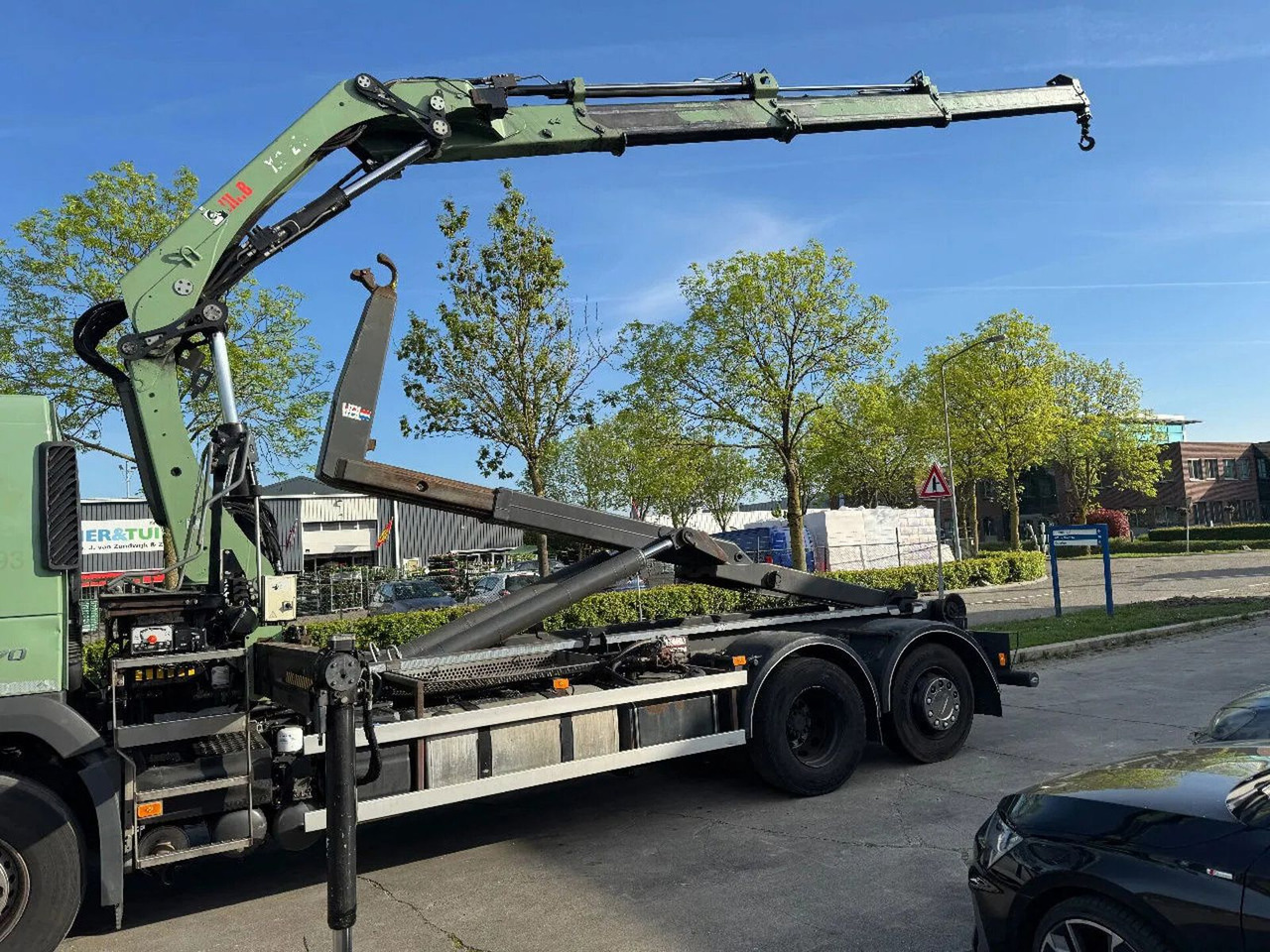 Volvo FM 370 6X2 VDL 21T + HIAB 211 + REMOTE CONTROL - Camion grue: photos 3 Volvo FM 370 6X2 VDL 21T + HIAB 211 + REMOTE CONTROL - Camion grue: photos 3