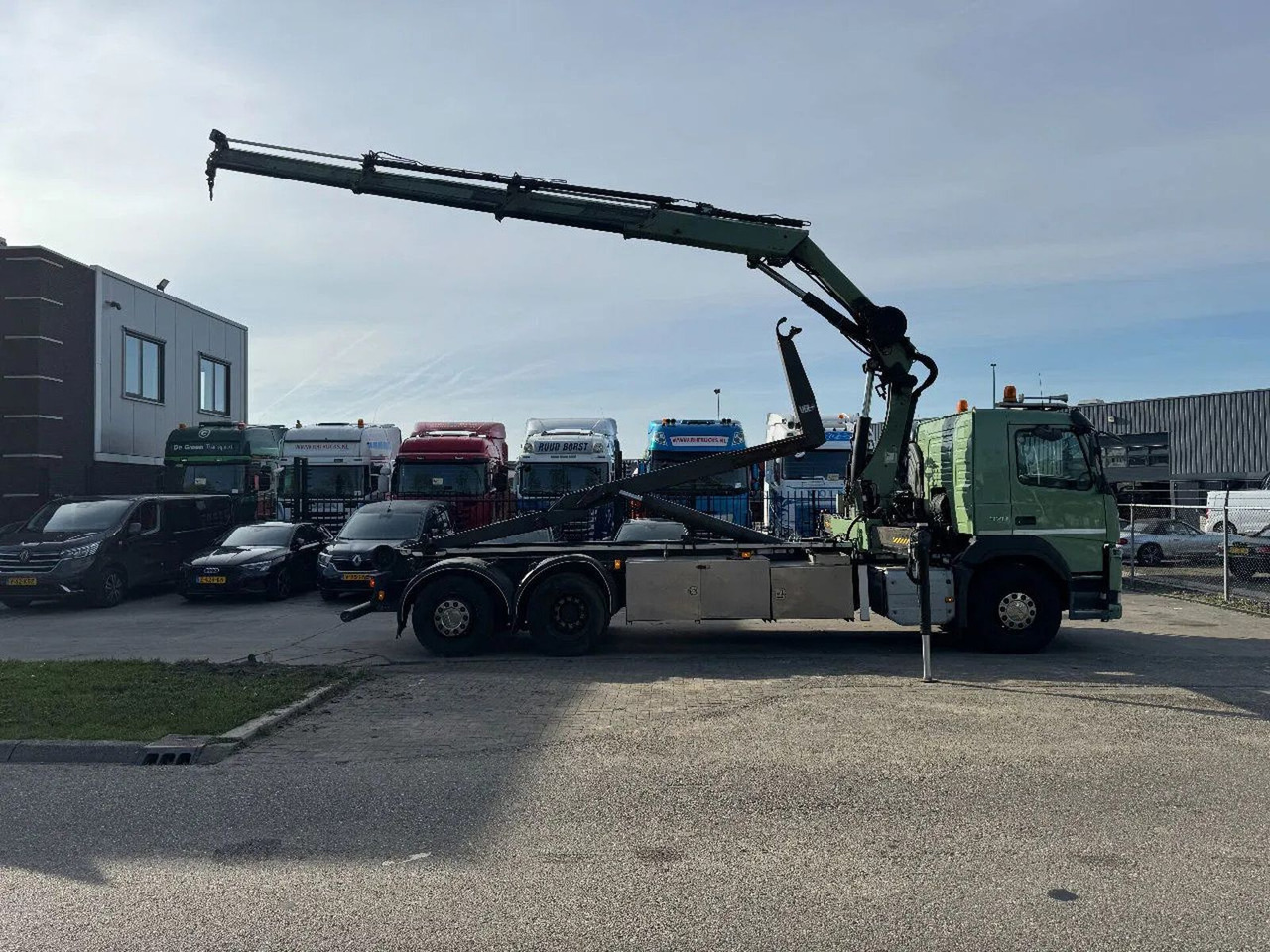 Volvo FM 370 6X2 VDL 21T + HIAB 211 + REMOTE CONTROL - Camion grue: photos 5 Volvo FM 370 6X2 VDL 21T + HIAB 211 + REMOTE CONTROL - Camion grue: photos 5