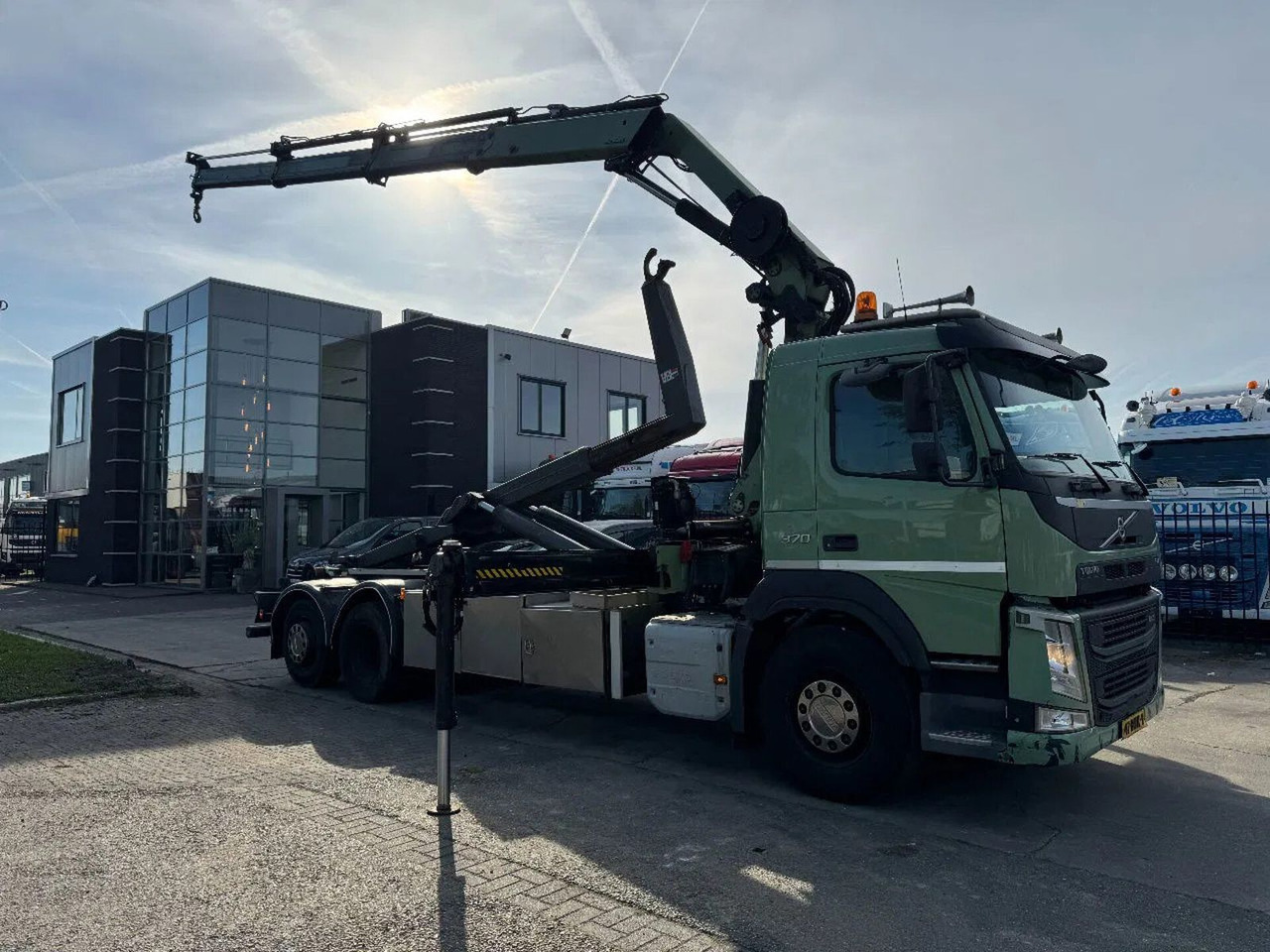 Volvo FM 370 6X2 VDL 21T + HIAB 211 + REMOTE CONTROL - Camion grue: photos 1 Volvo FM 370 6X2 VDL 21T + HIAB 211 + REMOTE CONTROL - Camion grue: photos 1