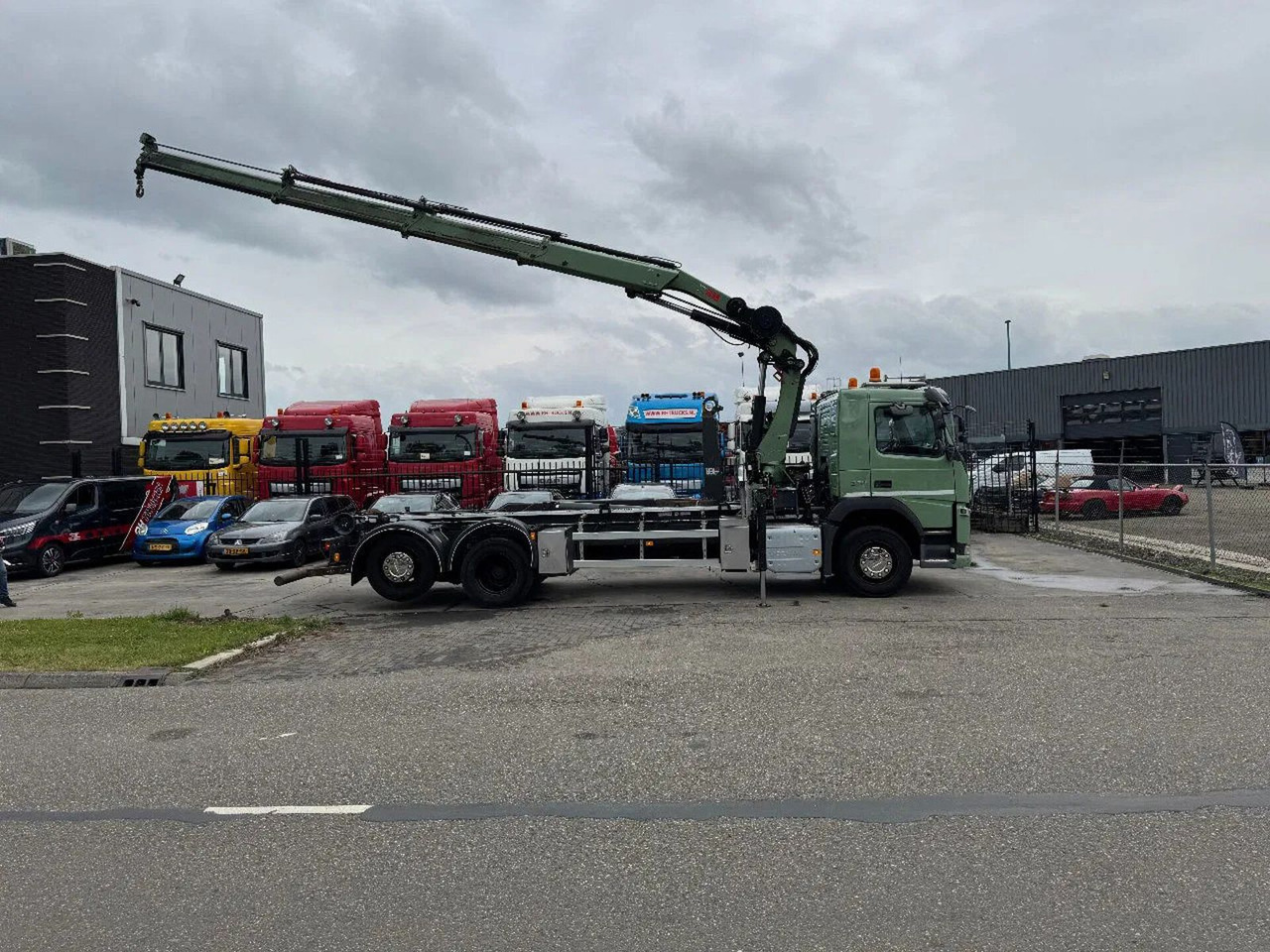 Volvo FM 370 6X2 VDL 21T HOOK + HIAB 211 + REMOTE CONT - Camion grue: photos 3 Volvo FM 370 6X2 VDL 21T HOOK + HIAB 211 + REMOTE CONT - Camion grue: photos 3