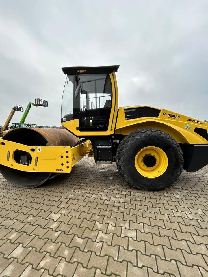 Bomag BW 211 D-5  - Compacteur à pieds de mouton/ Monocylindre: photos 4 Bomag BW 211 D-5  - Compacteur à pieds de mouton/ Monocylindre: photos 4