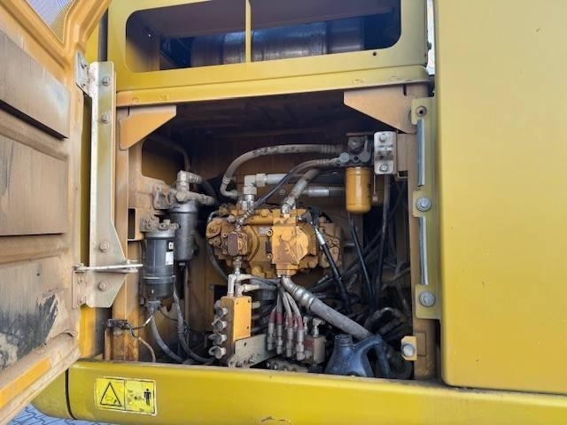 Pelle sur chenille CAT 323 EL: photos 13