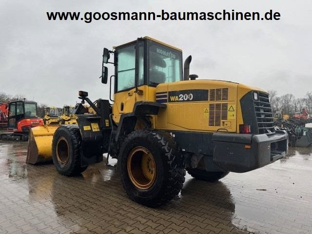 KOMATSU WA 200 - Chargeuse sur pneus: photos 2 KOMATSU WA 200 - Chargeuse sur pneus: photos 2
