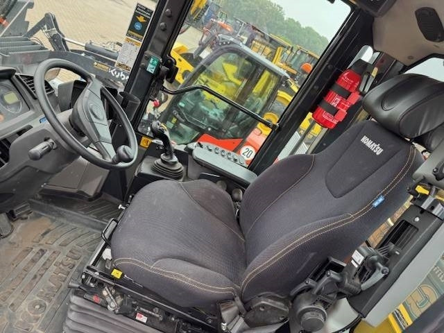 Komatsu WA 320 - Chargeuse sur pneus: photos 5 Komatsu WA 320 - Chargeuse sur pneus: photos 5