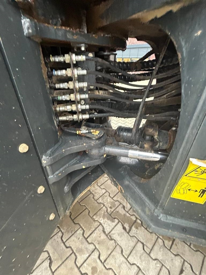 Komatsu WA 470-6 - Chargeuse sur pneus: photos 3 Komatsu WA 470-6 - Chargeuse sur pneus: photos 3