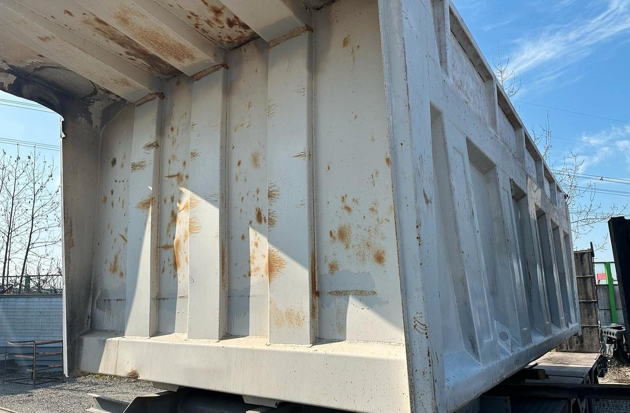 Cassone ribaltabile per tre assi - Benne pour poids lourds: photos 4 Cassone ribaltabile per tre assi - Benne pour poids lourds: photos 4