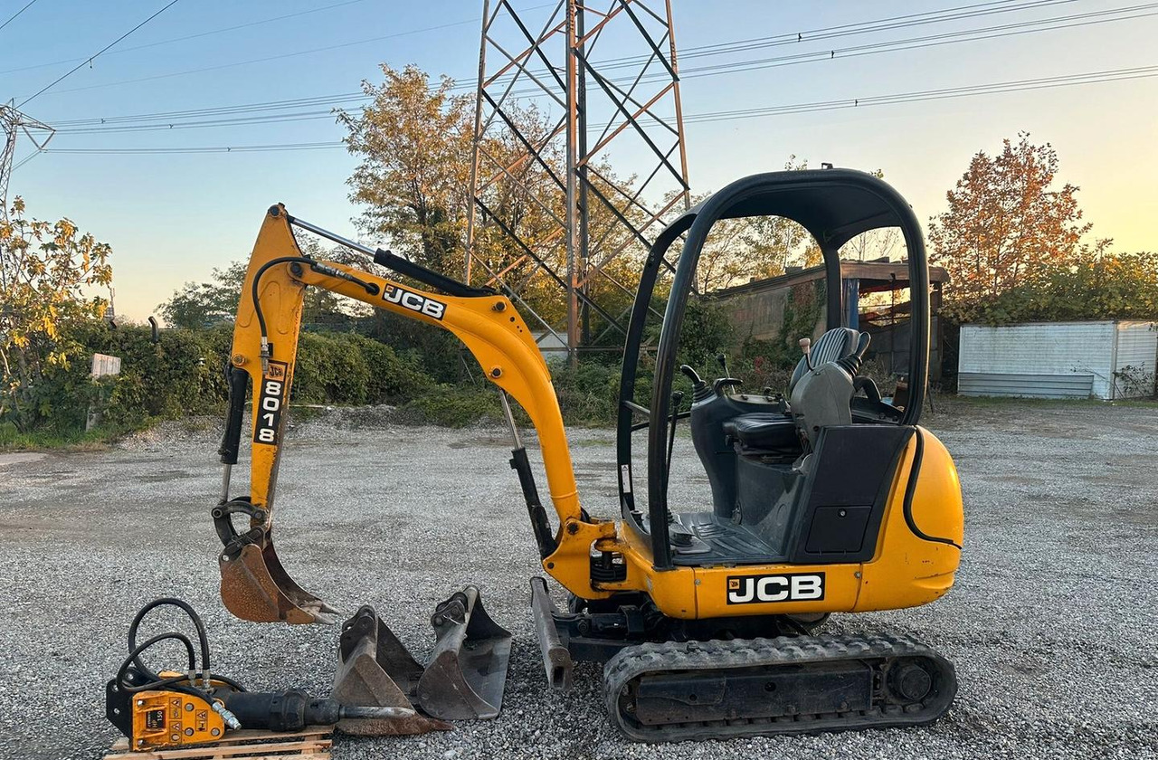 Mini escavatore Jcb 18 quintali - Mini pelle: photos 1 Mini escavatore Jcb 18 quintali - Mini pelle: photos 1