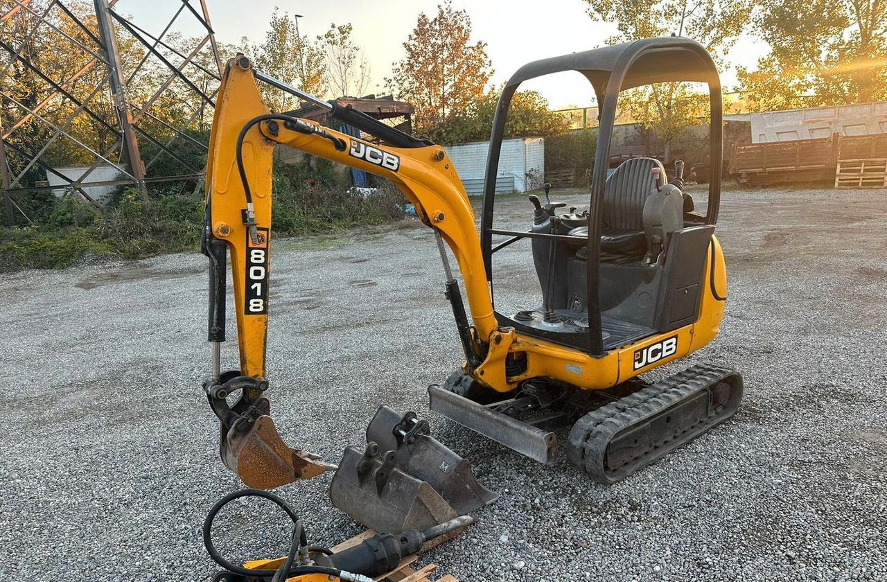 Mini escavatore Jcb 18 quintali - Mini pelle: photos 2 Mini escavatore Jcb 18 quintali - Mini pelle: photos 2
