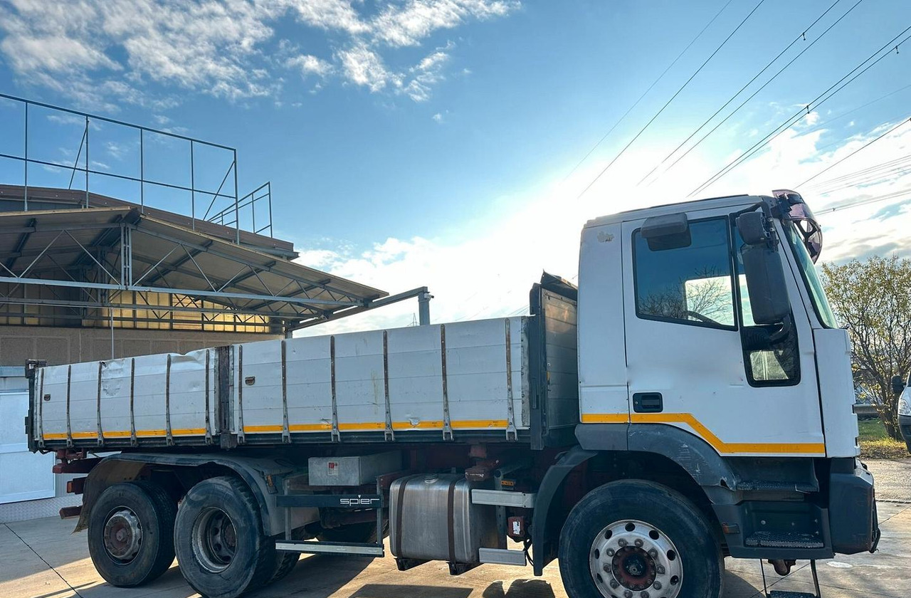 Motrice Iveco Eurotech 190 27 - Camion plateau: photos 3 Motrice Iveco Eurotech 190 27 - Camion plateau: photos 3