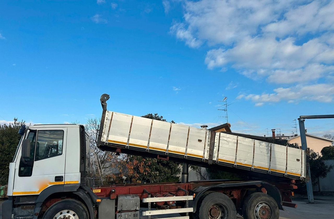 Motrice Iveco Eurotech 190 27 - Camion plateau: photos 5 Motrice Iveco Eurotech 190 27 - Camion plateau: photos 5