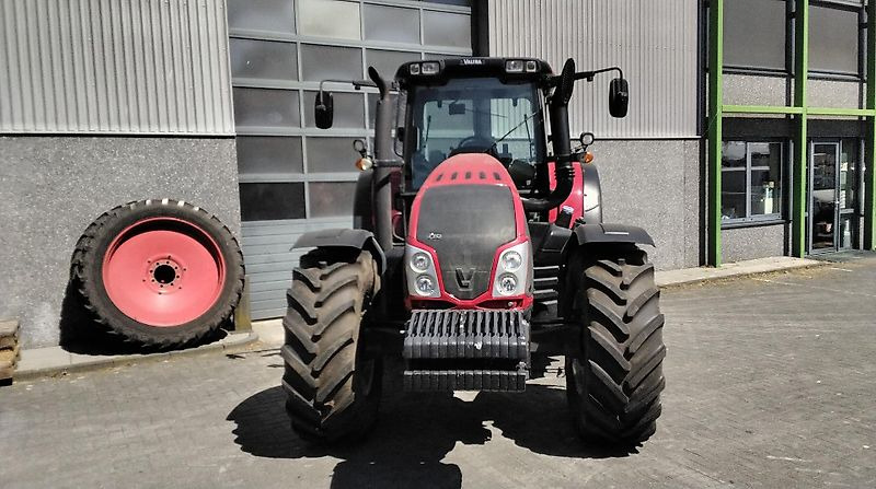 Valtra T153 Versu - Tracteur agricole: photos 2 Valtra T153 Versu - Tracteur agricole: photos 2