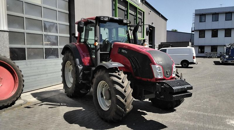 Valtra T153 Versu - Tracteur agricole: photos 3 Valtra T153 Versu - Tracteur agricole: photos 3