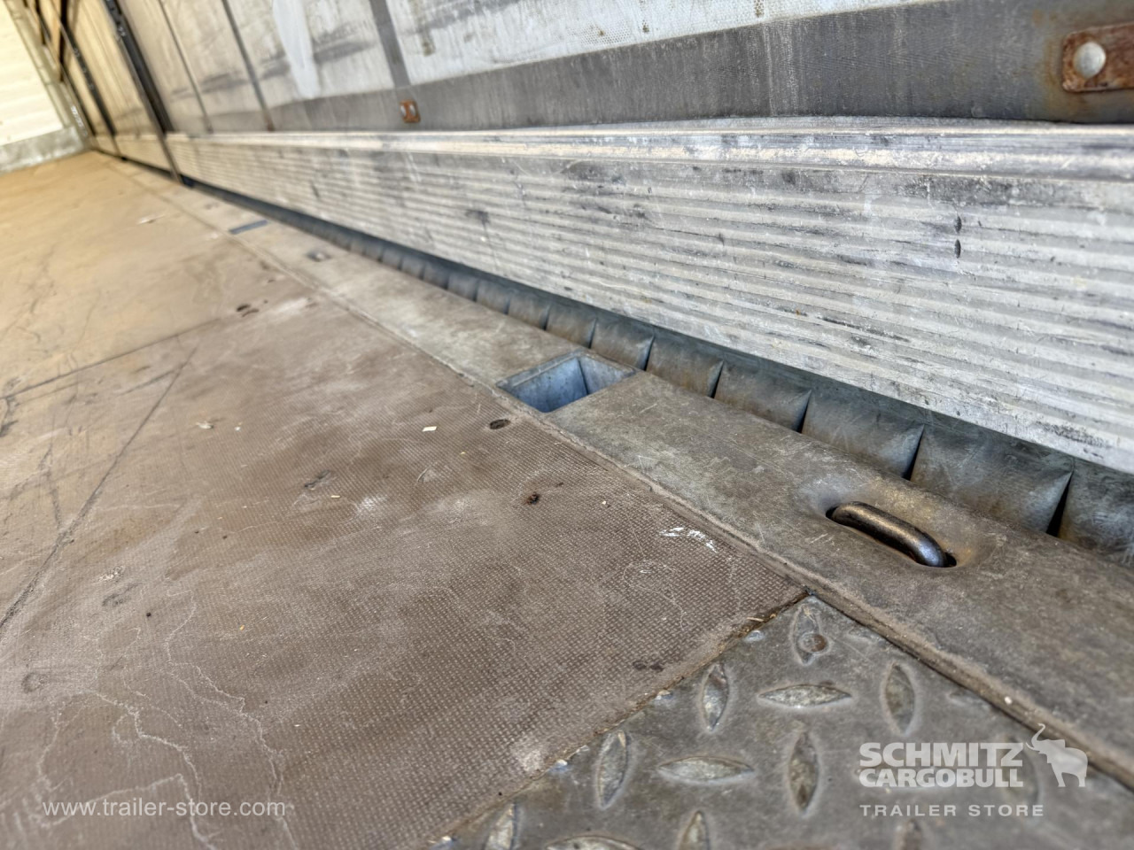 SCHMITZ Curtainsider Standard - Semi-remorque rideaux coulissants: photos 4 SCHMITZ Curtainsider Standard - Semi-remorque rideaux coulissants: photos 4