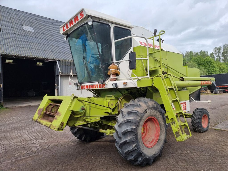 Claas Dominator 68s - Moissonneuse-batteuse: photos 1 Claas Dominator 68s - Moissonneuse-batteuse: photos 1