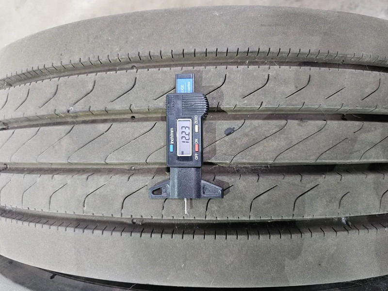 DUNLOP 275/70R22.5 - 12mm profile - Pneu pour Camion: photos 5 DUNLOP 275/70R22.5 - 12mm profile - Pneu pour Camion: photos 5