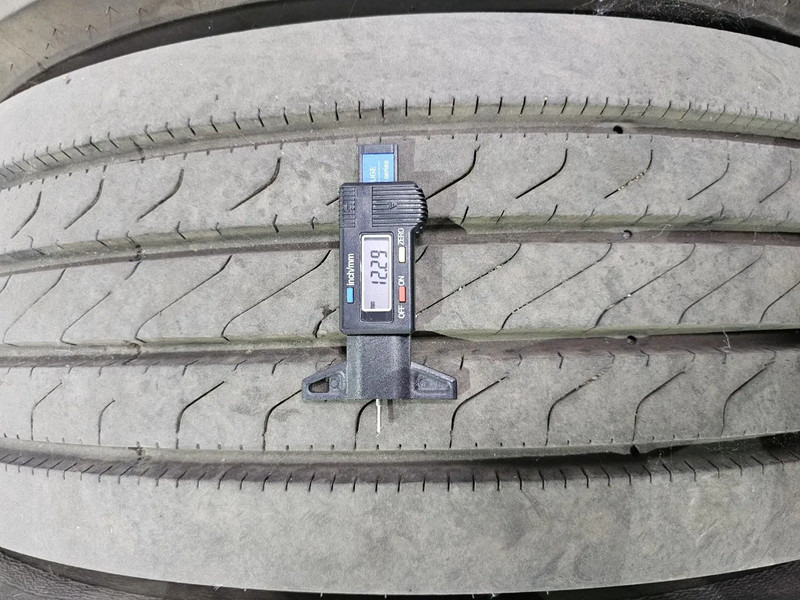 DUNLOP 275/70R22.5 - 12mm profile - Pneu pour Camion: photos 4 DUNLOP 275/70R22.5 - 12mm profile - Pneu pour Camion: photos 4