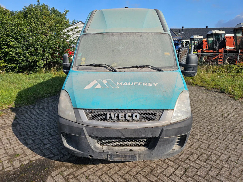 Iveco Daily 35C15V Daily 35C15V - Voiture: photos 2 Iveco Daily 35C15V Daily 35C15V - Voiture: photos 2